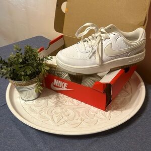 Women’s Nike Gamma force shoes